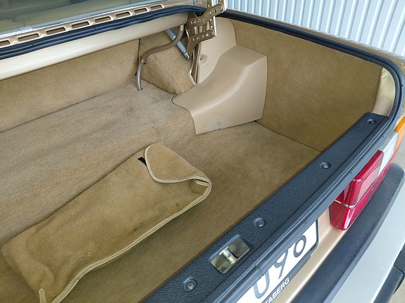 Volvo 262 16 of 20