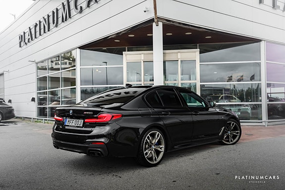 BMW M550i 2 of 26