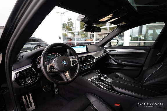 BMW M550i 5 of 26