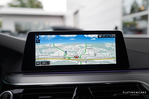 BMW M550i 10 of 26