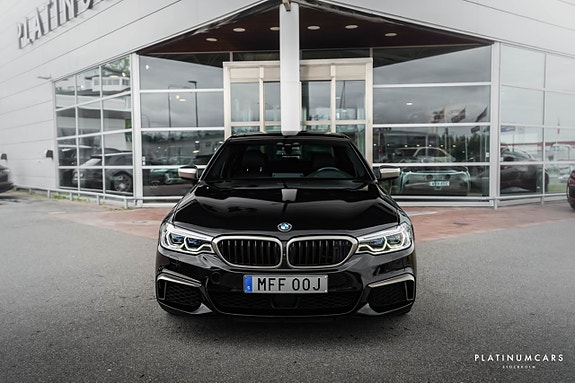 BMW M550i 3 of 26