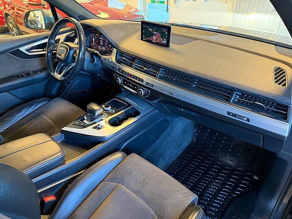 Audi Q7 25 of 30