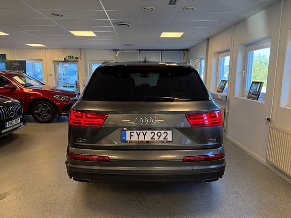 Audi Q7 9 of 30