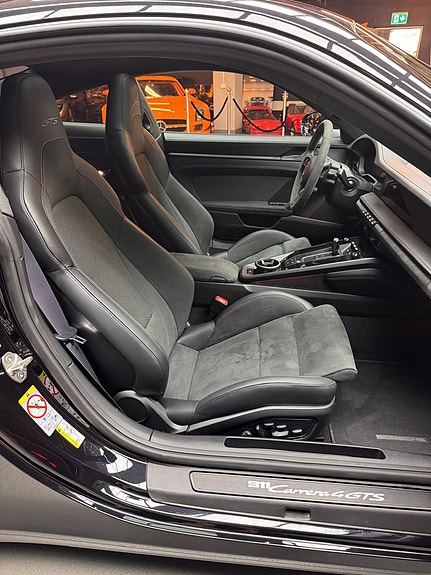 Porsche 911 Carrera 4 GTS 7 of 13