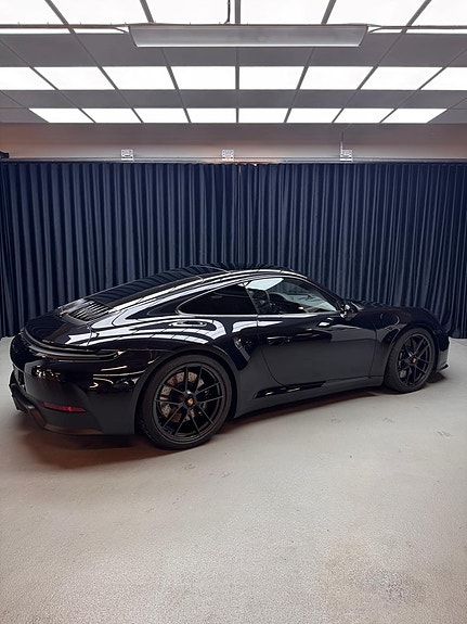 Porsche 911 Carrera 4 GTS 5 of 13