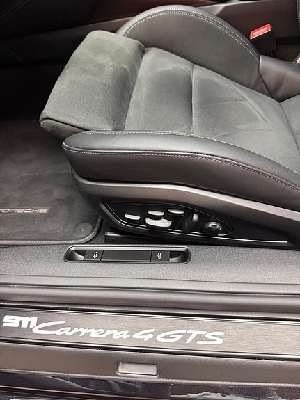 Porsche 911 Carrera 4 GTS 11 of 13