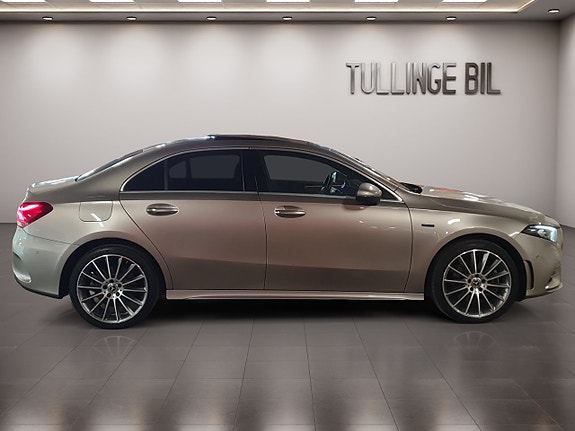 Mercedes-Benz A250 e 6 of 22