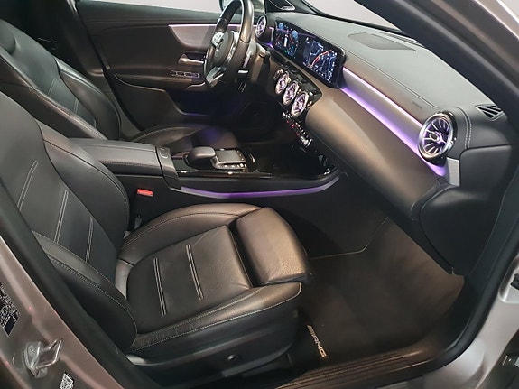 Mercedes-Benz A250 e 13 of 22