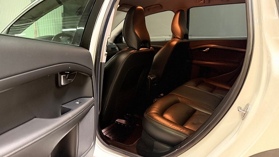 Volvo XC70 20 of 28
