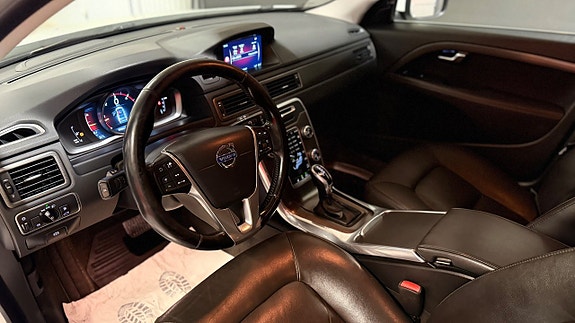 Volvo XC70 12 of 28