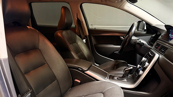 Volvo XC70 26 of 28