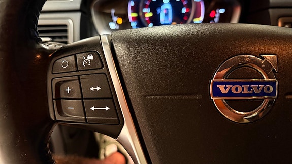 Volvo XC70 18 of 28