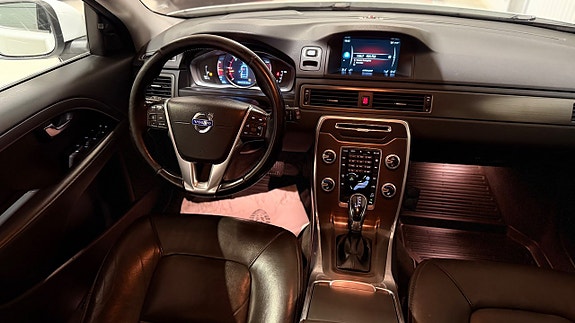 Volvo XC70 23 of 28