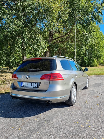 Volkswagen Passat 2 of 8
