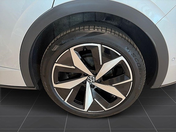 Volkswagen ID.4 GTX 9 of 13