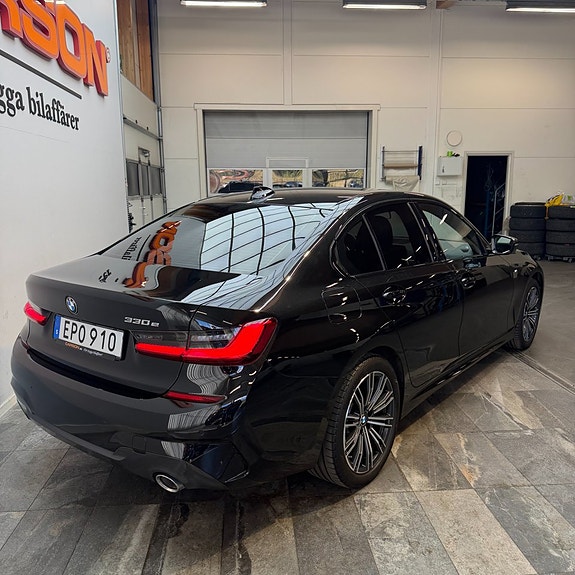 BMW 330e 4 of 12