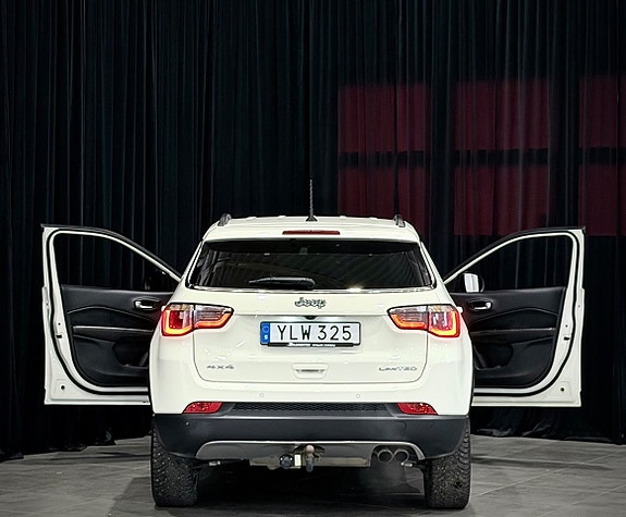 Jeep Compass 8 of 25