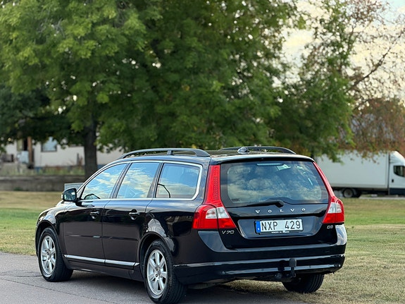 Volvo V70 2 of 6