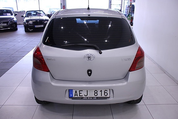 Toyota Yaris 8 of 23