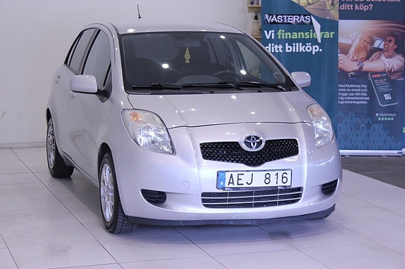 Toyota Yaris 5 of 23