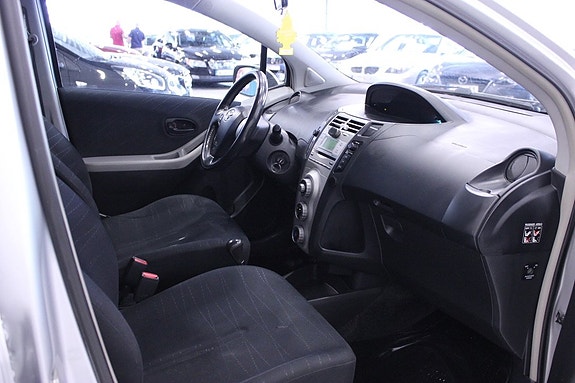 Toyota Yaris 16 of 23