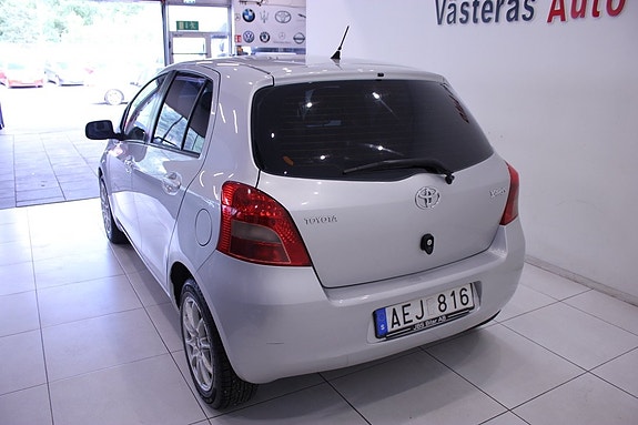 Toyota Yaris 7 of 23