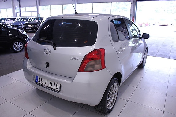 Toyota Yaris 9 of 23