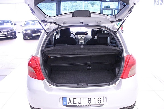 Toyota Yaris 10 of 23