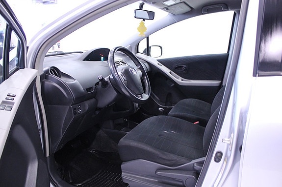 Toyota Yaris 11 of 23