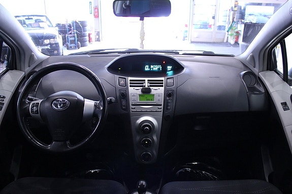 Toyota Yaris 18 of 23