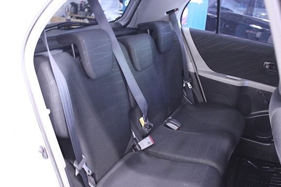 Toyota Yaris 15 of 23