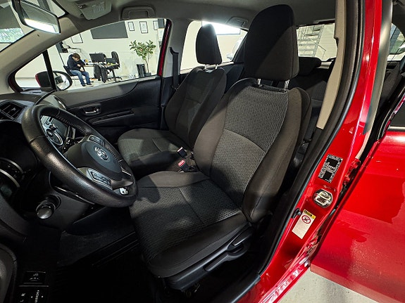 Toyota Yaris 9 of 16
