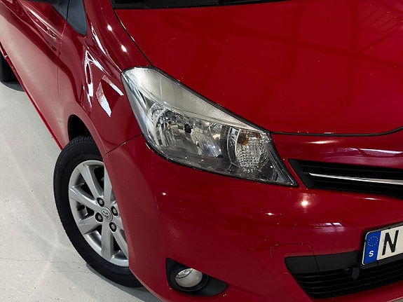 Toyota Yaris 4 of 16