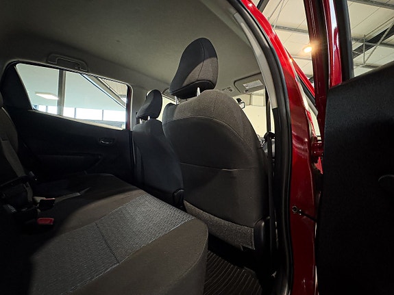 Toyota Yaris 12 of 16