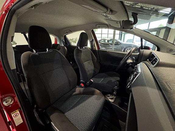 Toyota Yaris 13 of 16