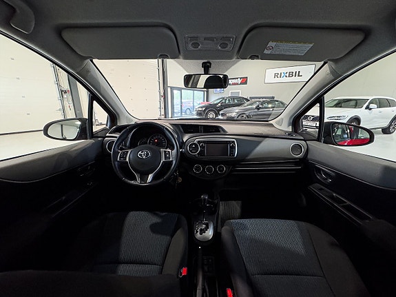 Toyota Yaris 10 of 16