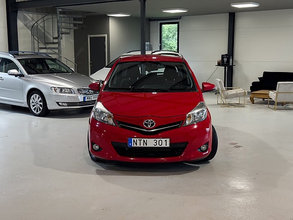 Toyota Yaris 3 of 16