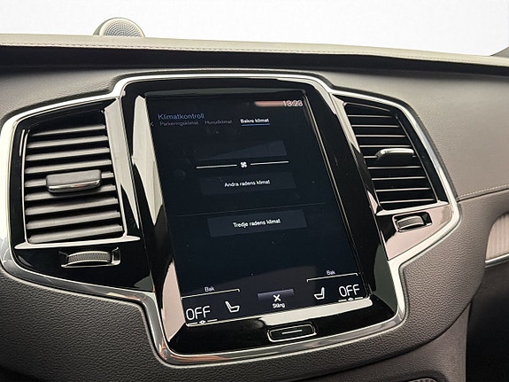 Volvo XC90 25 of 30