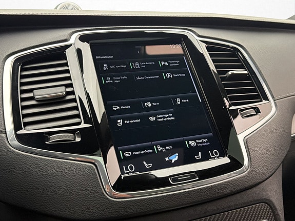 Volvo XC90 26 of 30