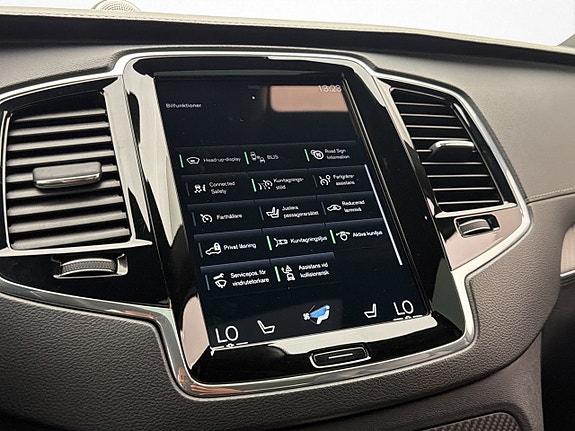 Volvo XC90 27 of 30