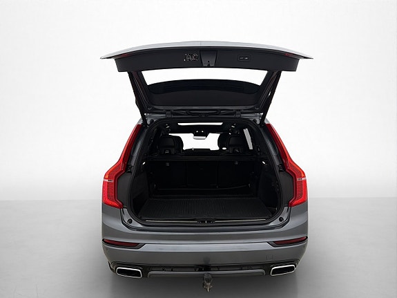 Volvo XC90 10 of 30