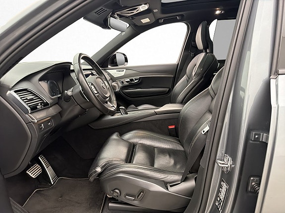 Volvo XC90 14 of 30