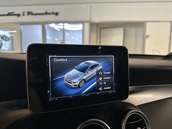 Mercedes-Benz GLC220 d 24 of 28
