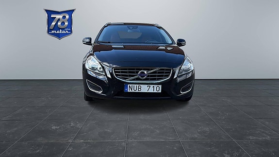 Volvo V60 2 of 14
