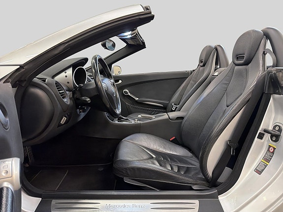Mercedes-Benz SLK200 11 of 27