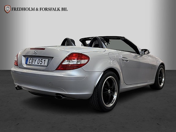 Mercedes-Benz SLK200 5 of 27