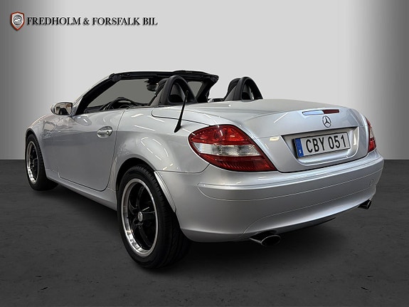 Mercedes-Benz SLK200 3 of 27
