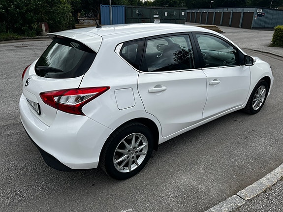 Nissan Pulsar 3 of 7