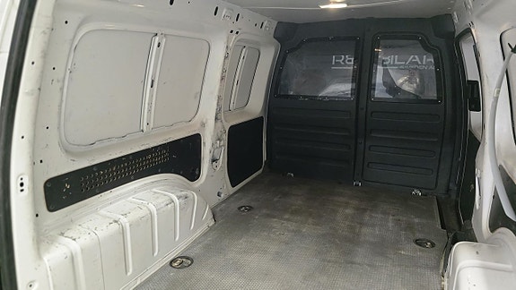 Volkswagen Caddy Maxi 10 of 26