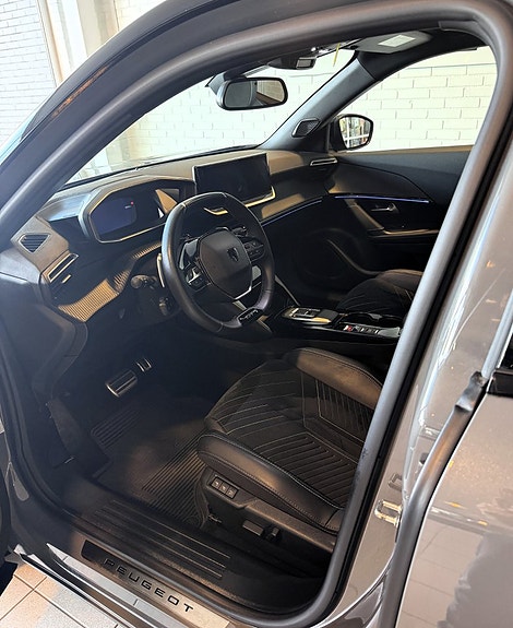 Peugeot 2008 12 of 14